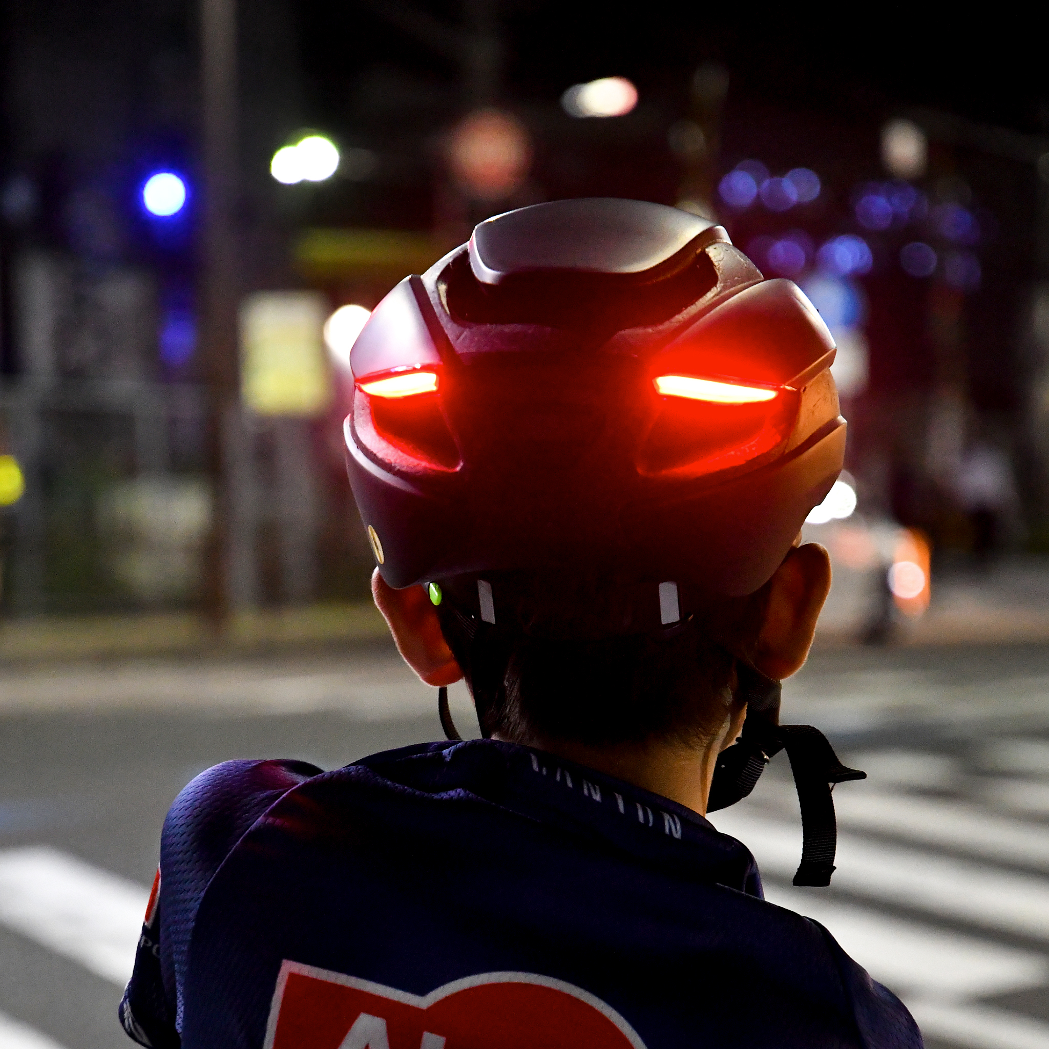 2021年春の LUMOS Ultra 自転車 ヘルメット LED ライト ウインカー 54-61 cm www.rubberdev.gov.lk
